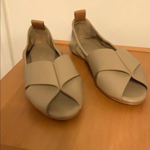 Mercedes Castillo flats in taupe colour